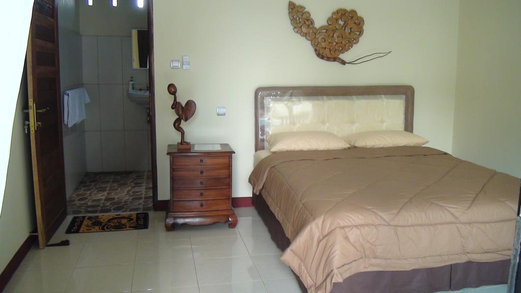 Villa Yukie Senggigi Montongbuwoh Szoba fotó