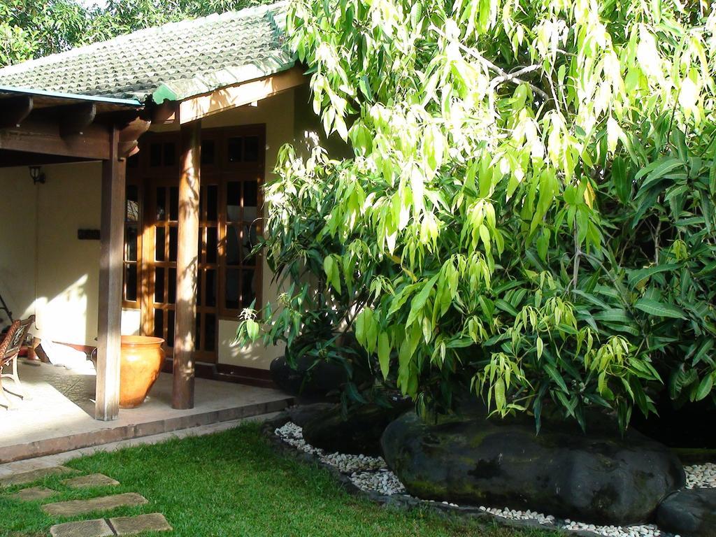 Villa Yukie Senggigi Montongbuwoh Szoba fotó